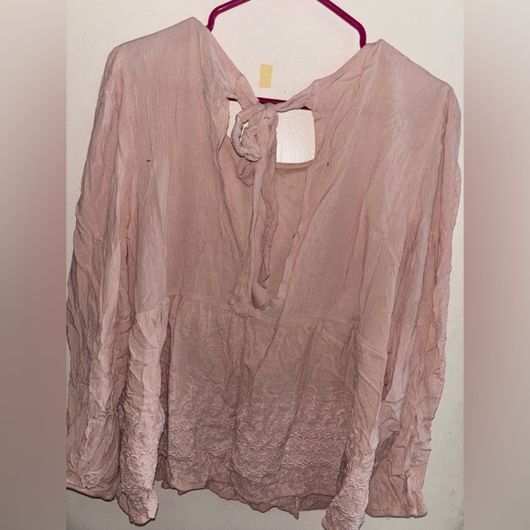 Used: Women’s Large American Eagle Peplum Mid-Sleeve Top (Large) - Picture 3 of 8